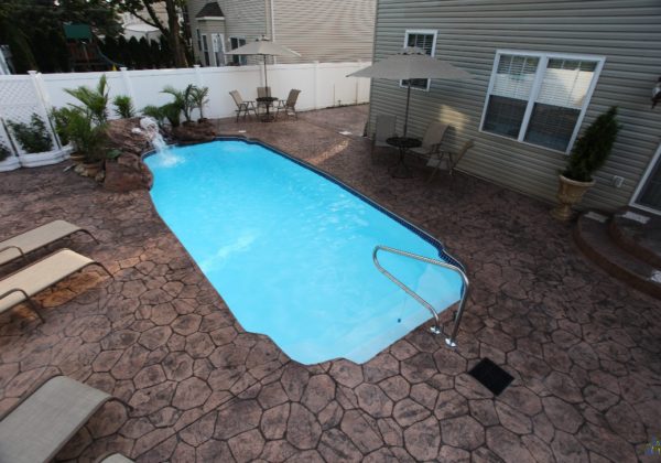 The Hawaiian is a fun twist on a standard Grecian pool shape. We open up this swimming pool to a wide set of shallow entry steps. This leads to a 6' deep end. It's a comfortable swimming pool that brings simplicity and fun to the home!