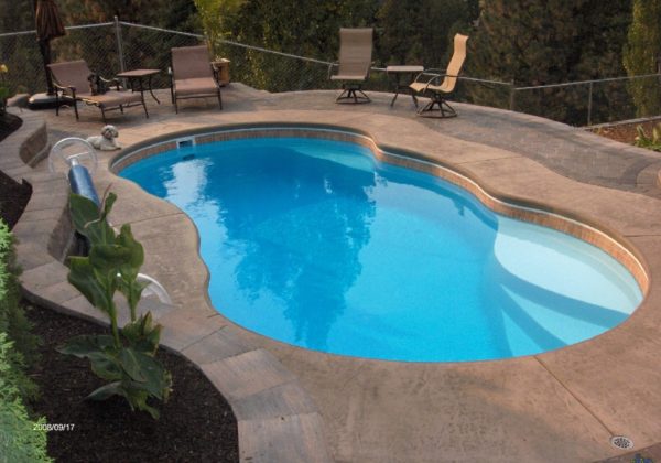 The Lelani is a medium sized free form fiberglass pool with a shallow end tanning ledge. It fits conveniently in small to medium sized backyards, due to its overall length of only 23' 9". This swimming pool is perfect for a small to medium sized family that wants a great place to respire from life's hustle and bustle.