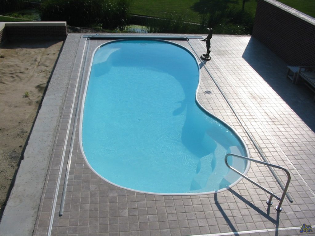 manatee deep fiberglass pool