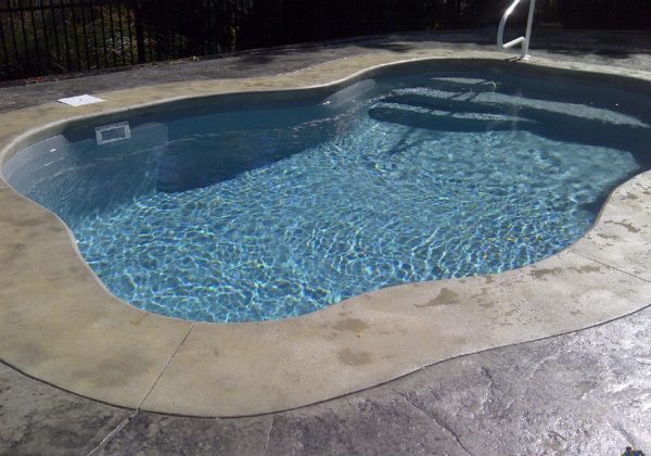 The Ariella is petite, free form fiberglass swimming pool. We recommend the Ariella for home owners who live in urban environments with small backyards. It's also a great choice for swimmers who want to enjoy a shallow swimming pool.