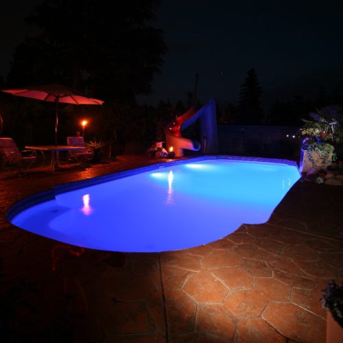 The Savannah Deep is an elegant fiberglass swimming pool. It sports an 8' deep end and an overall length of 32' 6". For deep end divers, the Savannah Deep is perfect! It gets deep very quickly and provides ample space for water games.