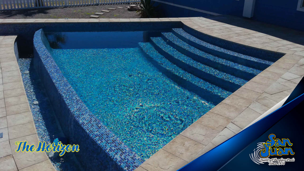 The Horizon – A Curved Fiberglass Pool with Modern Shape