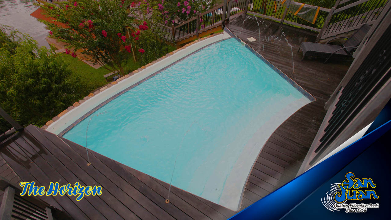 The Horizon – A Curved Fiberglass Pool with Modern Shape