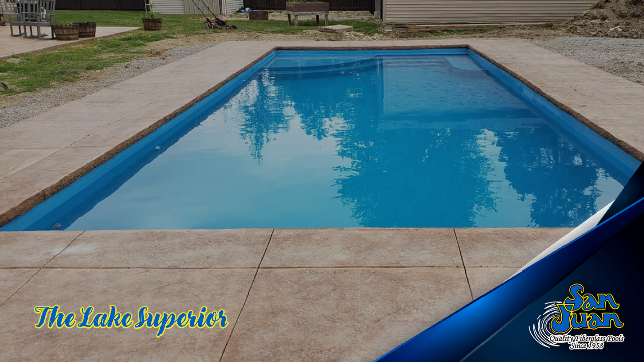 The Lake Superior – A Rectangular Pool with a Standard Hopper