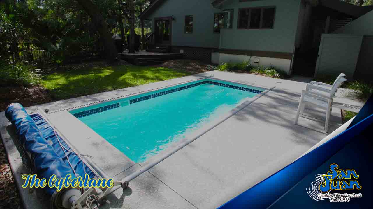 The Cyberlane is the perfect fiberglass pool for multiple uses: swimming or relaxing.