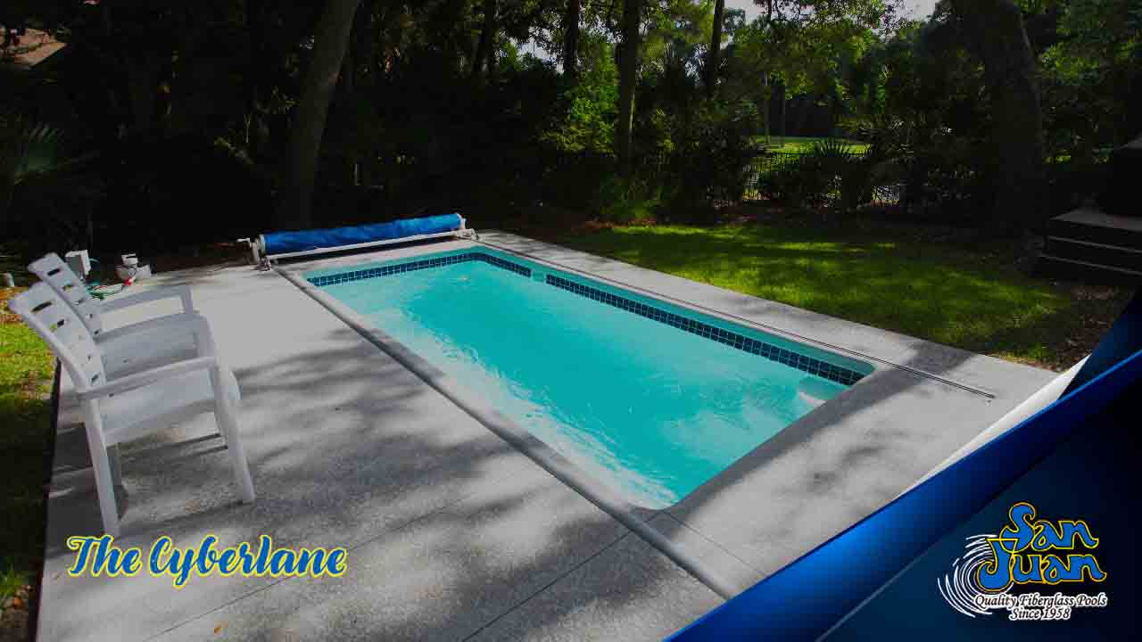 The Cyberlane is the perfect fiberglass pool for multiple uses: swimming or relaxing.