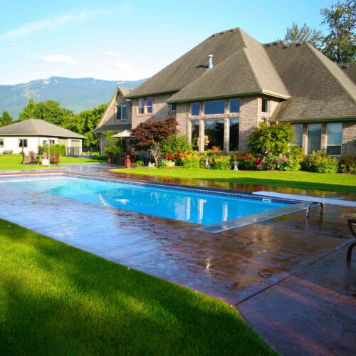 How to Choose the Right Size Fiberglass Pool for Your Home